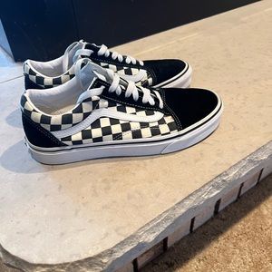 Men’s size 7 Vans checkered low top